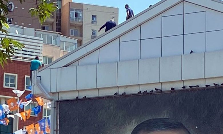 Bursa’da AK Parti binasının çatısında intihara teşebbüs!