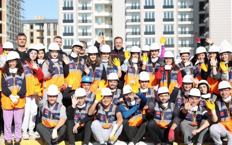 İstanbul Silivri’de afet gönüllüri yetişiyor İstanbul Silivri’de afet gönüllüri yetişiyor