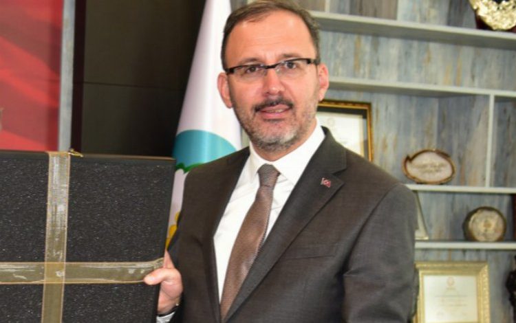 Bakan Kasapoğlu’ndan ‘milli’lere kutlama