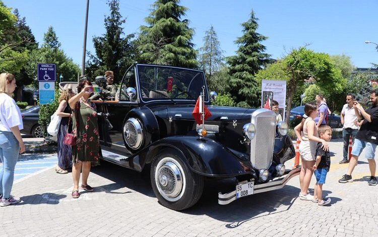Atatürk’ün tören arabası İzmitlilerle buluşuyor Atatürk’ün tören arabası İzmitlilerle buluşuyor