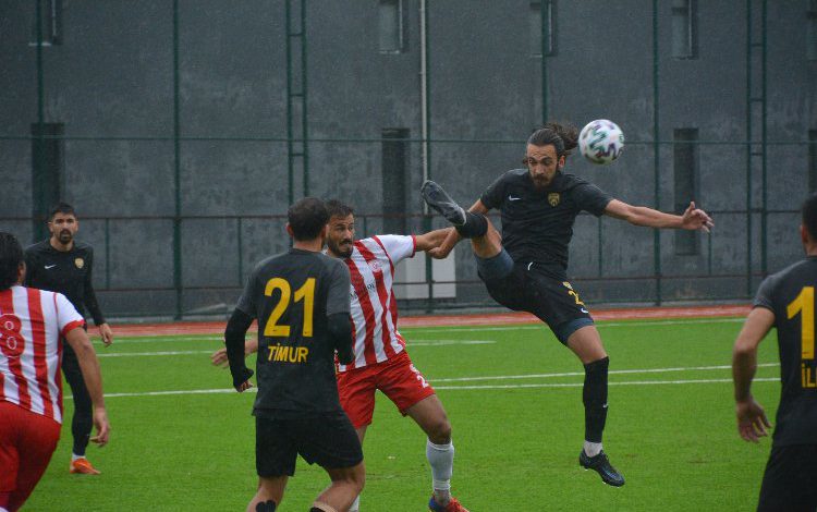 Aliağa FK liderliğini sürdürdü Aliağa FK liderliğini sürdürdü