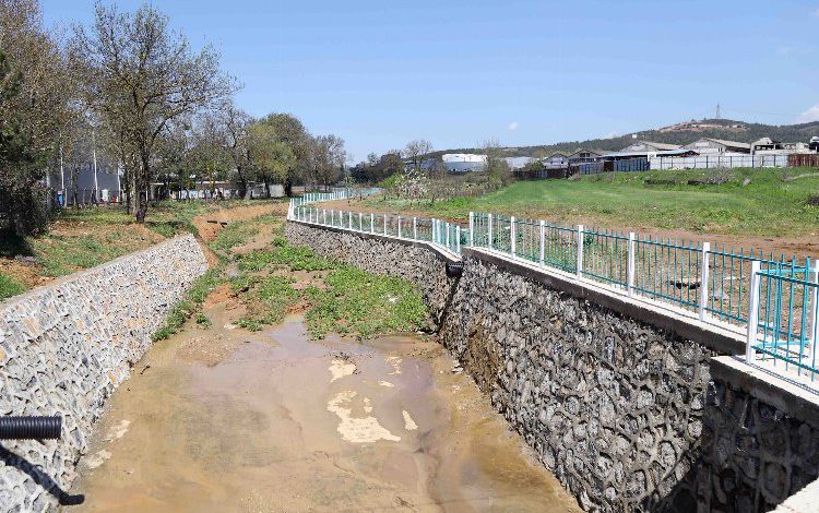 Kocaeli Gebze’de yağmur suyu kontrol altına alınıyor