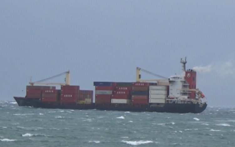 Aydın Didim’de şiddetli fırtınadan gemi karaya oturdu Aydın Didim’de şiddetli fırtınadan gemi karaya oturdu