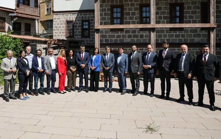 Bakan Tekin ‘Anadolu’ yayıncılarıyla buluştu Bakan Tekin ‘Anadolu’ yayıncılarıyla buluştu