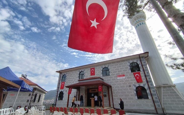 Gölcük’te Panayır Camii ibadete açıldı