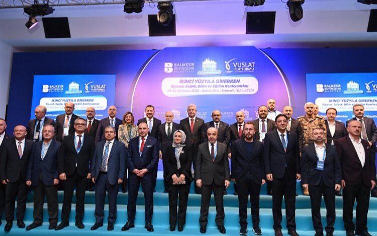 Balıkesir’de ‘Ufuktaki Yeni Türkiye’ konferansı Balıkesir’de ‘Ufuktaki Yeni Türkiye’ konferansı