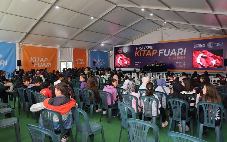 Kayseri Kitap Fuarı yoğun ilgi gördü