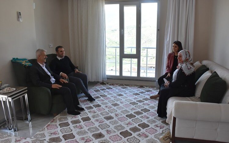 Sason Kaymakamı’ndan şehit ailesine ziyaret