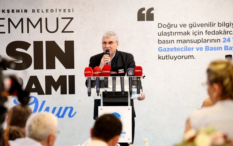 Sakarya’da Başkan Yüce gazetecileri unutmadı Sakarya’da Başkan Yüce gazetecileri unutmadı