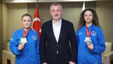 Başkan Büyükakın şampiyon kardeşlerle buluştu