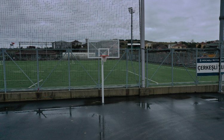 Kocaeli Çerkeşli’deki sahanın potaları tamam Kocaeli Çerkeşli’deki sahanın potaları tamam