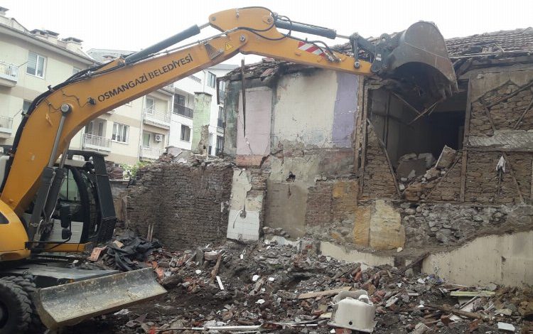 Bursa Osmangazi 107 metruktan arındırıldı Bursa Osmangazi 107 metruktan arındırıldı