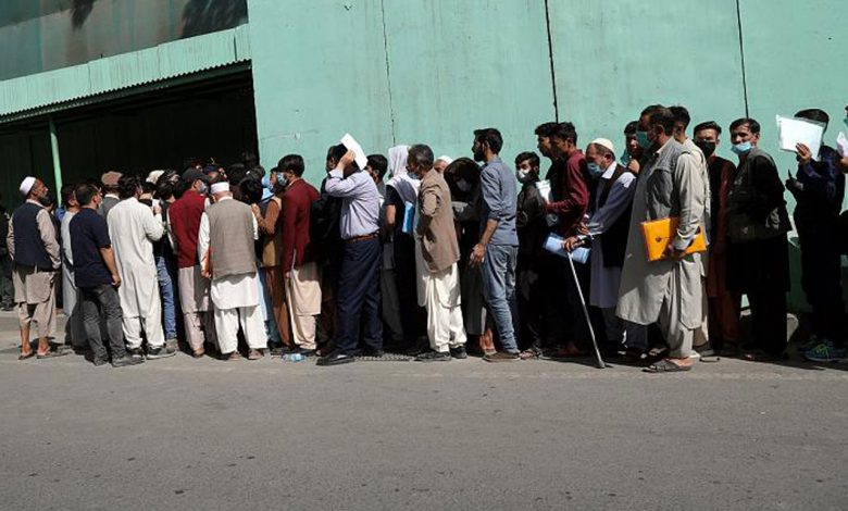 Afganistan’da yüz binlerce kişi Türk vizesine başvurdu Afganistan’da yüz binlerce kişi Türk vizesine başvurdu