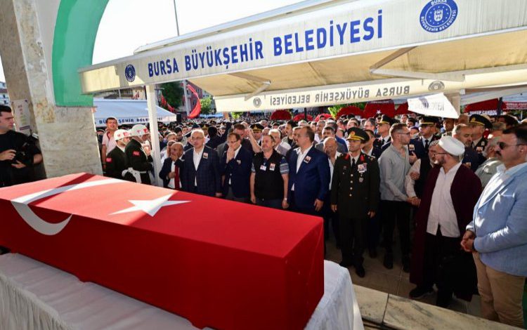 Bursa şehidini son yolculuğuna uğurladı Bursa şehidini son yolculuğuna uğurladı