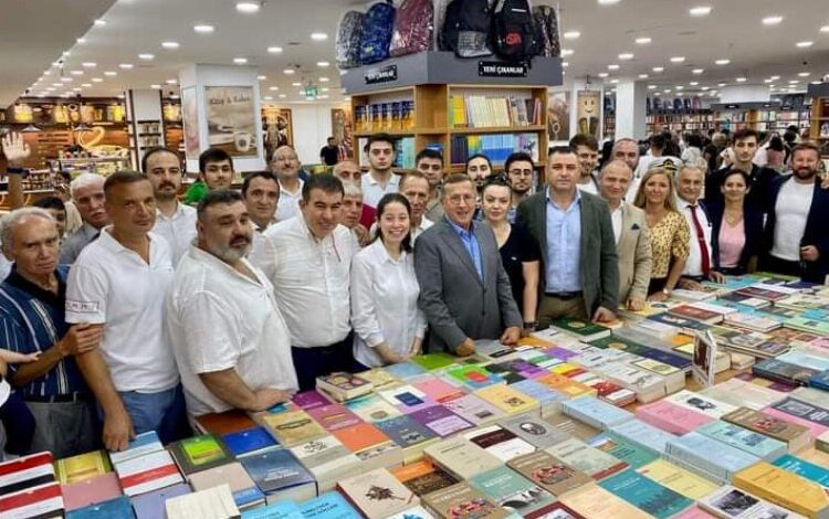 Kocaeli’nin yeni kitap ve kahve mekanı açıldı Kocaeli’nin yeni kitap ve kahve mekanı açıldı