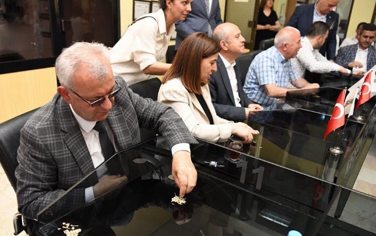 Tarım öğrencilerinin ilk hasat satışı yapıldı