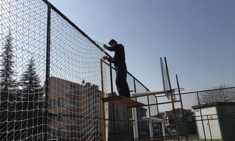 Kocaeli İzmit’te spor sahalarının bakımları yapılıyor Kocaeli İzmit’te spor sahalarının bakımları yapılıyor