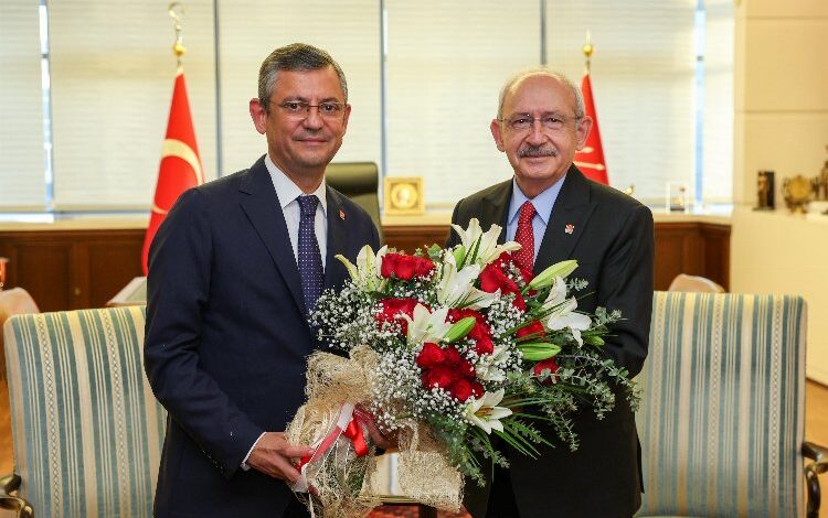 Kılıçdaroğlu koltuğu devretti! CHP’de tarihi gün!