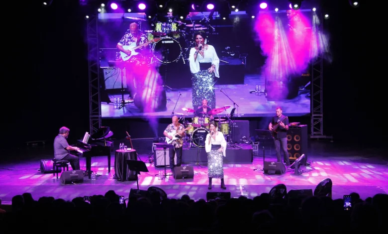 Bursa Festivali’nde “Nünü caz söyledi” Bursa Festivali’nde “Nünü caz söyledi”