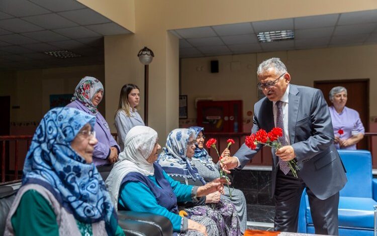 Ulu çınarlara Büyükkılıç’tan saygı Ulu çınarlara Büyükkılıç’tan saygı