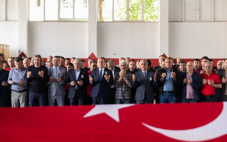 Mersin Büyükşehir İtfaiyesi’nin acı günü Mersin Büyükşehir İtfaiyesi’nin acı günü