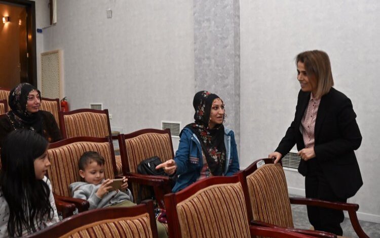 Nevşehir Valisi çocuk diyabetlilere cihaz dağıttı