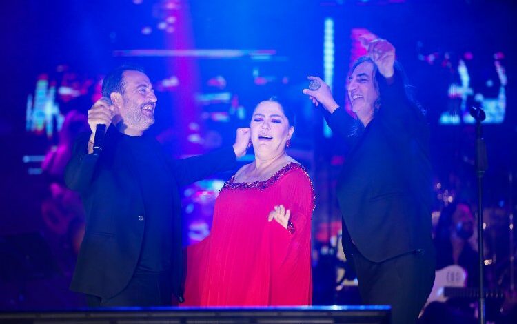 İzmir Aliağa, 29 Ekim’i ‘İzel-Çelik-Ercan’la kutladı İzmir Aliağa, 29 Ekim’i ‘İzel-Çelik-Ercan’la kutladı