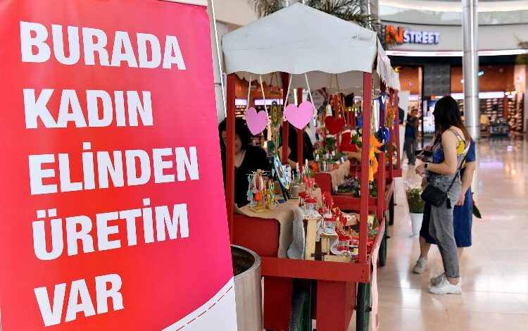 ‘Çiçek Pazarı’nın çiçekleri anneler için yerini aldı