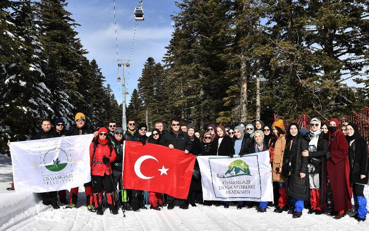 Bursa Osmangazi’den Uludağ’da idealist gençlere motive kampı Bursa Osmangazi’den Uludağ’da idealist gençlere motive kampı