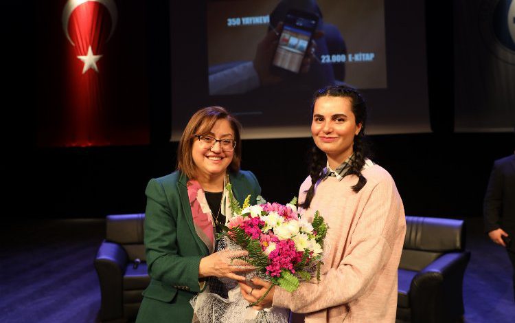 Gaziantep’te Başkan Şahin, gençlerle bir araya geldi Gaziantep’te Başkan Şahin, gençlerle bir araya geldi