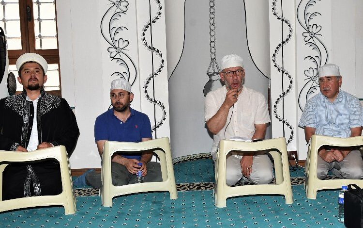 Bursa Osmangazi’de Kediler Tekkesi’nin son şeyhine dualı anma Bursa Osmangazi’de Kediler Tekkesi’nin son şeyhine dualı anma