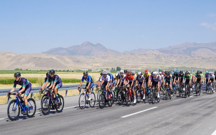 Usta bisikletçilerden Erciyes’te zorlu yarış Usta bisikletçilerden Erciyes’te zorlu yarış