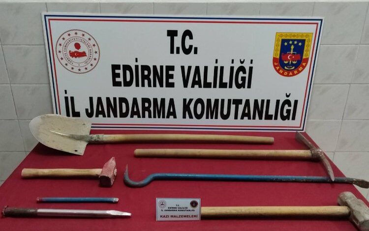 Enez’de kaçak kazıya 2 gözaltı