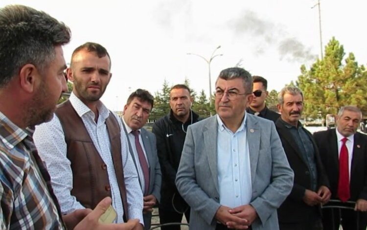 Şeker Pancarı üreticisi Milletvekili Ekici’ye dert yandı Şeker Pancarı üreticisi Milletvekili Ekici’ye dert yandı