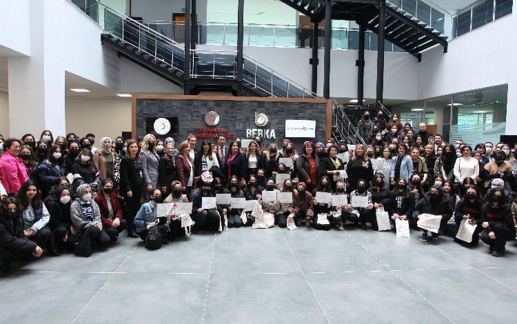 Bursa’da 22 girişimci kadın gençlerle buluşuyor Bursa’da 22 girişimci kadın gençlerle buluşuyor