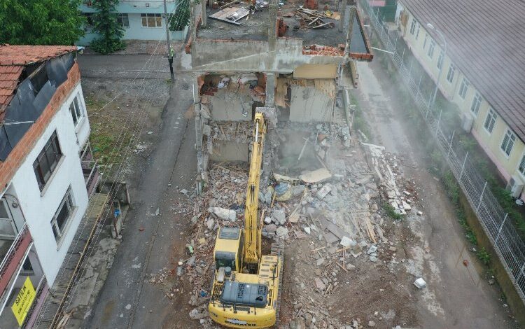 İzmit Mehmet Ali Paşa’daki son binayı da yıktı