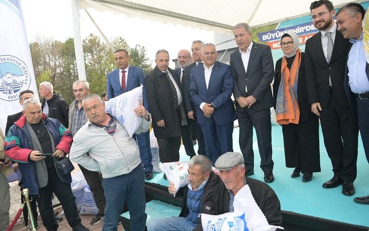 Kayseri Büyükşehir’den çiftçiye tohum desteği