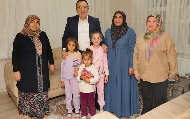 Mehmet Savran’dan şehit ailelerine ziyaret Mehmet Savran’dan şehit ailelerine ziyaret