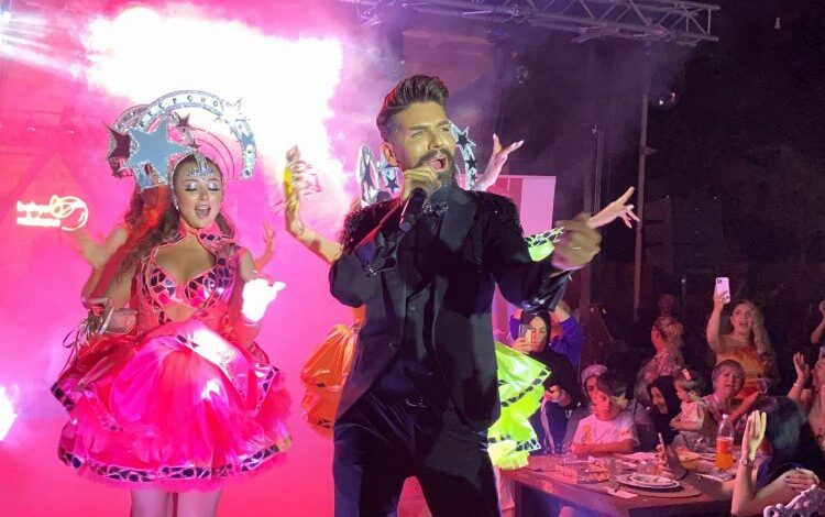 Bursa’da kadınlar Mehmet Çevik ile coştu