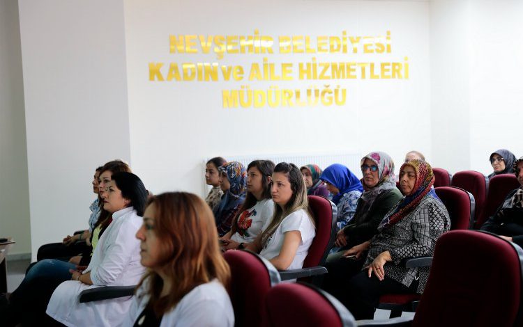 Nevşehirli kursiyerlere ‘Narkotik Anne’ semineri