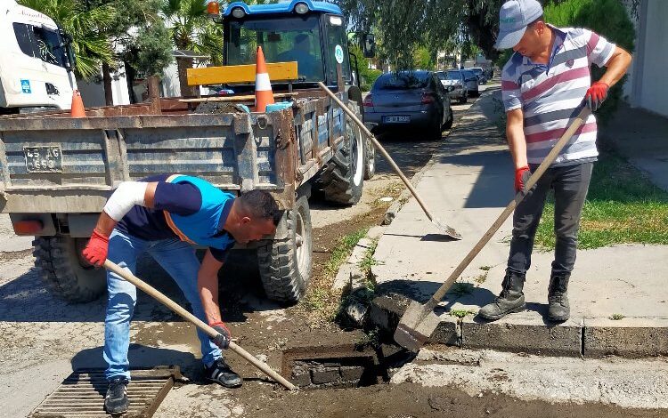 Manisa Alaşehir’de su taşkınlarına karşı temizlik Manisa Alaşehir’de su taşkınlarına karşı temizlik
