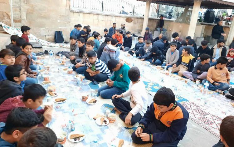 Kilis Müftülüğünden küçük hafızlara iftar