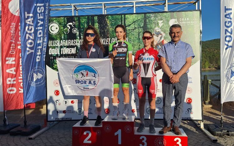 Sakaryalı sporcular pedalda şampiyonluğu kaptırmıyor Sakaryalı sporcular pedalda şampiyonluğu kaptırmıyor