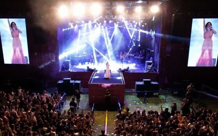 İzmir Fuarı’nda Simge rüzgarı