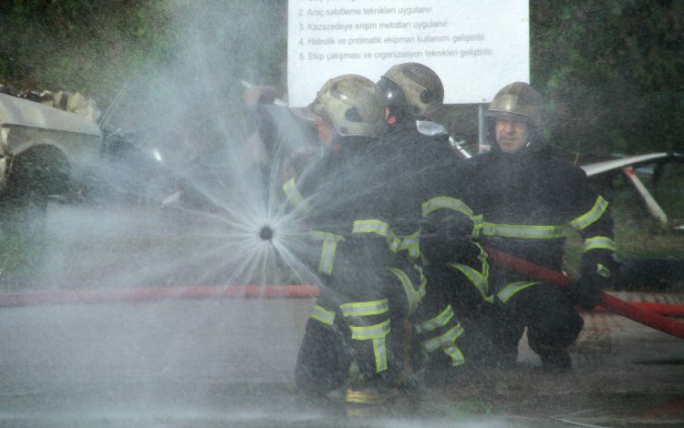 Kocaeli İtfaiyesi yangına 8 dakikada müdahale ediyor