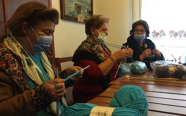 Muğla 100 Yaş Evi üyeleri sevgi örüyor