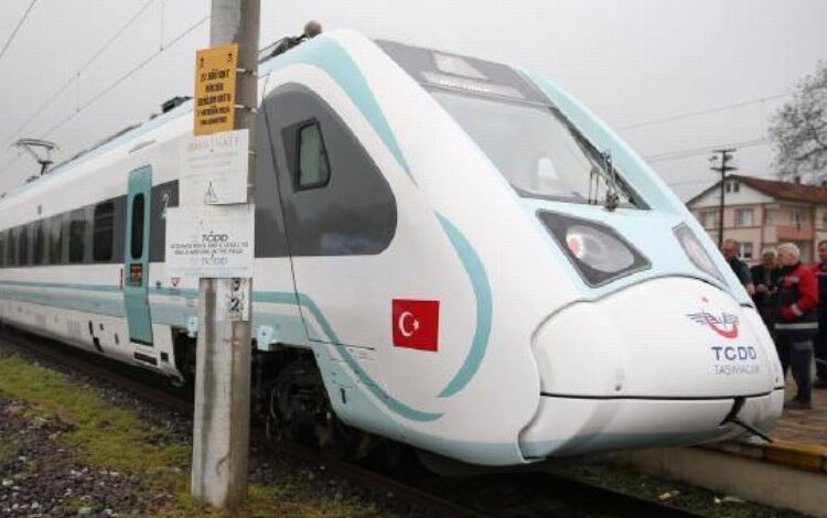 Milli elektrikli tren yolculu sefere başlıyor