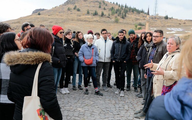 ODTÜ’lü oyuncular Kayaşehir’i gezdi ODTÜ’lü oyuncular Kayaşehir’i gezdi