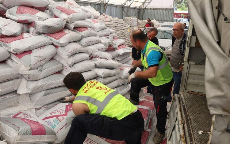 Kocaeli’den çiftçilere yüzde 50 hibeli gübre dağıtımı sürüyor Kocaeli’den çiftçilere yüzde 50 hibeli gübre dağıtımı sürüyor