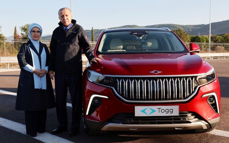 Emine Erdoğan’ın gönlü ‘Kırmızı’dan yana